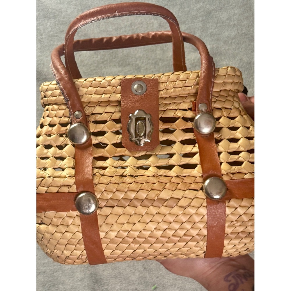 Vintage Woven Straw Picnic Basket Handbag Brown Leather Trim Twist Lock Small